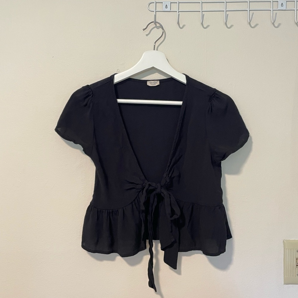 Brandy Melville Tie in front blouse